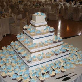 blue flower cupcakes