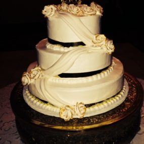 gold roses anniversary cake
