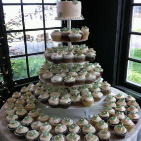 green flower cupcakes