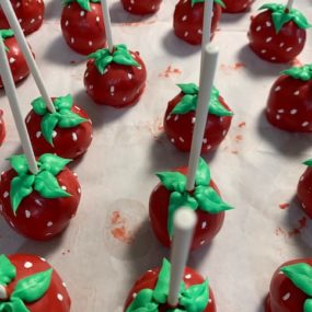 strawberry cake pops